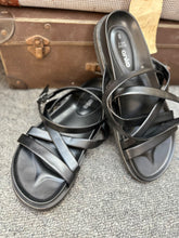 Load image into Gallery viewer, SUMMER SANDALS - SZ 8
